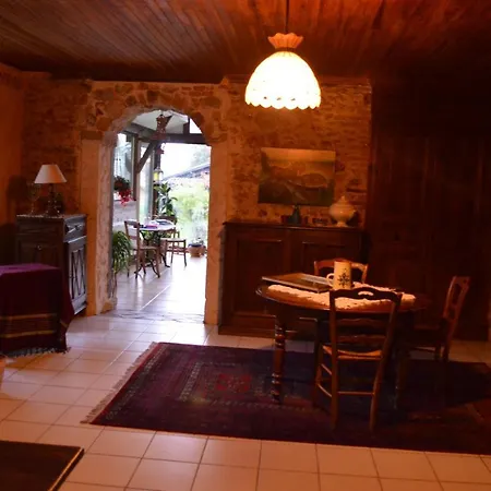 Le Moulin Vieux Hostel *
