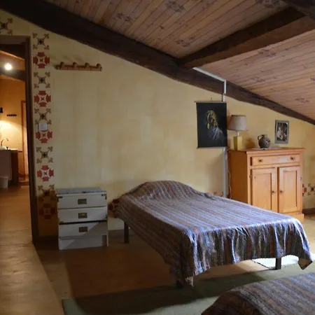 Le Moulin Vieux Hostel *